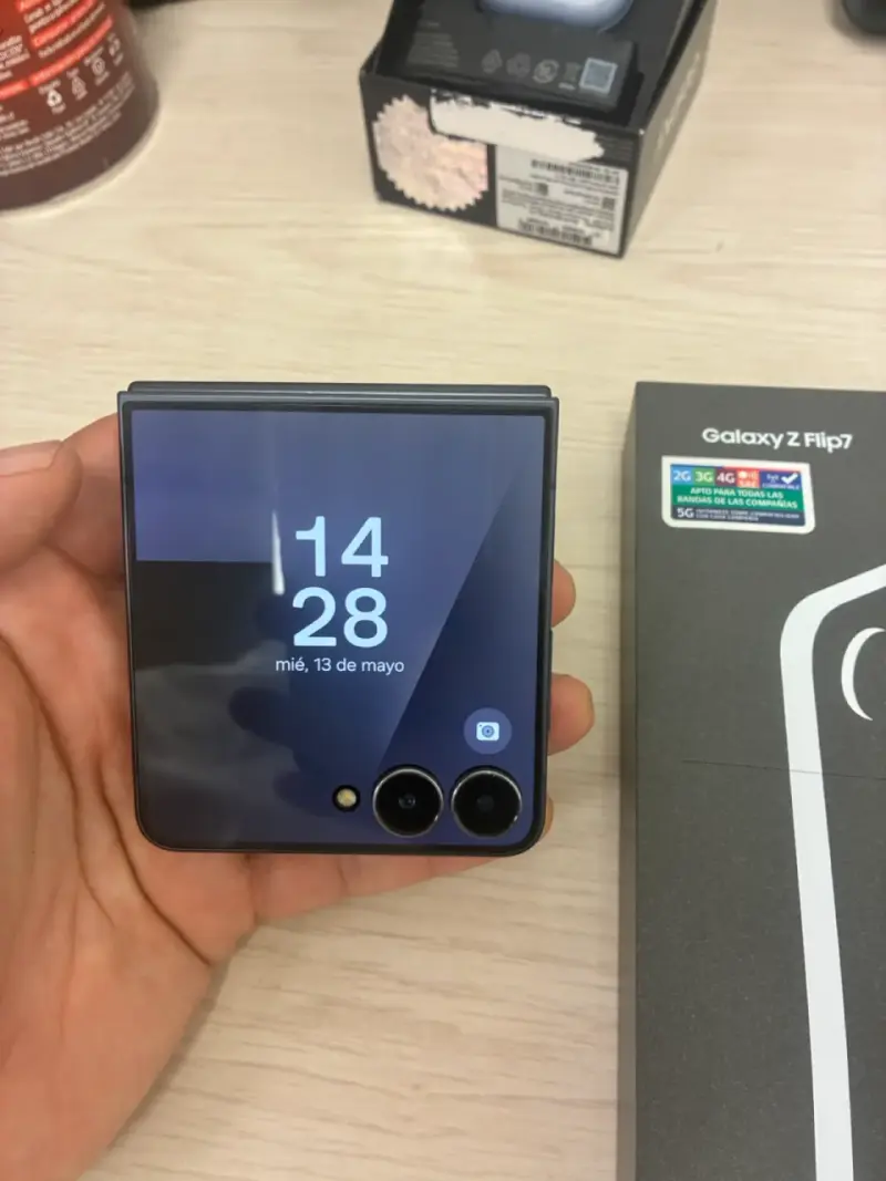 Celular Samsung Galaxy Z Flip7 256 gb - 1