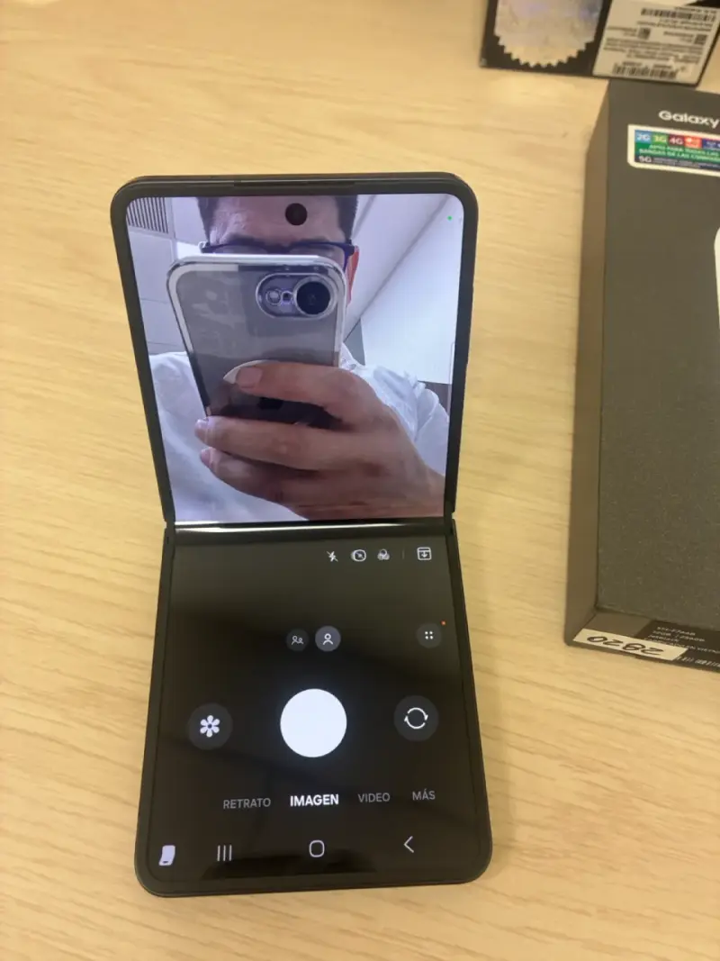 Celular Samsung Galaxy Z Flip7 256 gb - 4