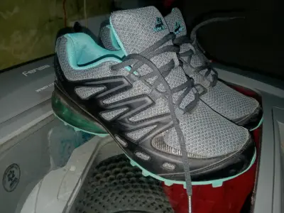 Zapatillas deportivas grises - miniatura 1
