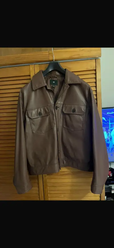 Chaqueta marrón de cuero sintético - miniatura 1