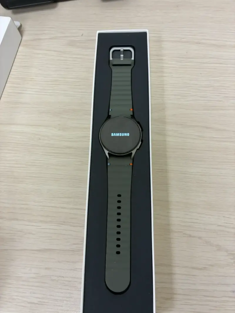Samsung Galaxy Watch7 con accesorios - 3