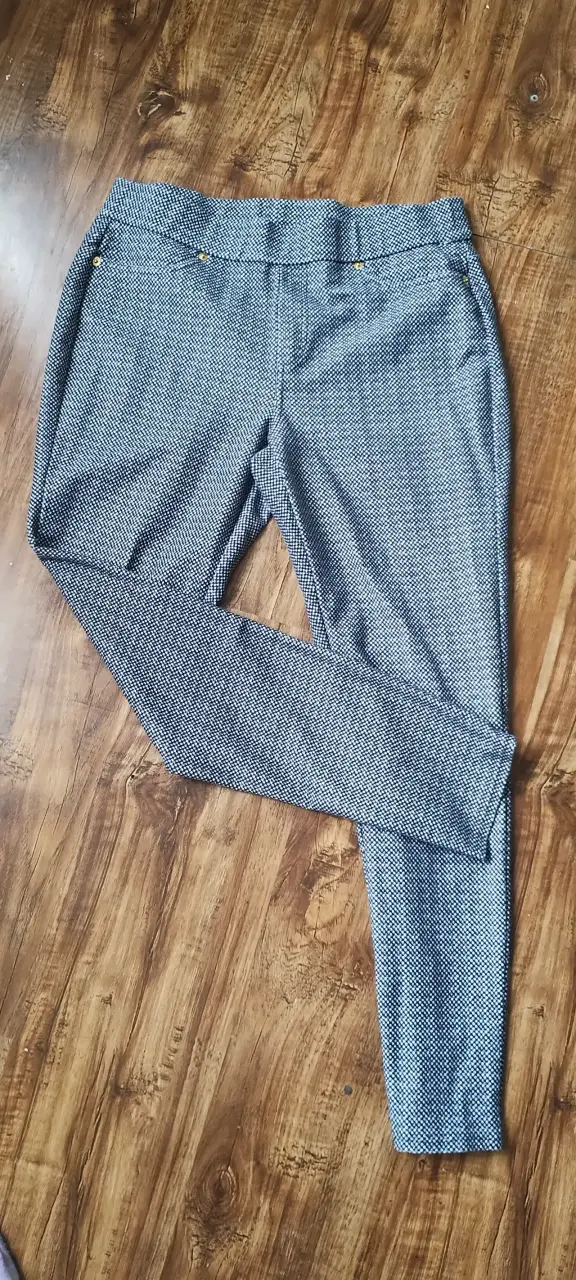 Pantalón gris de tela estampada - 1