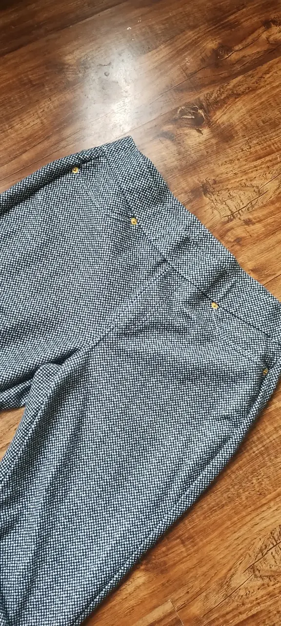 Pantalón gris de tela estampada - 2