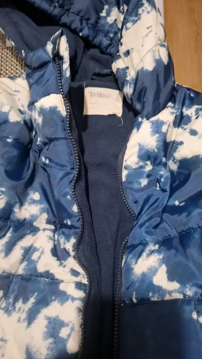 Chaqueta acolchada azul y blanca - miniatura 2