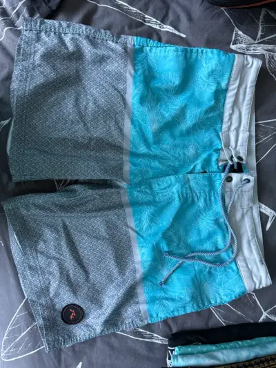 Shorts de baño azul y gris - miniatura 1