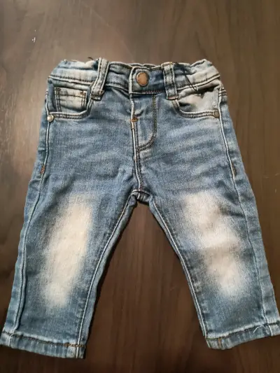 Jeans de bebé desgastados - miniatura 1