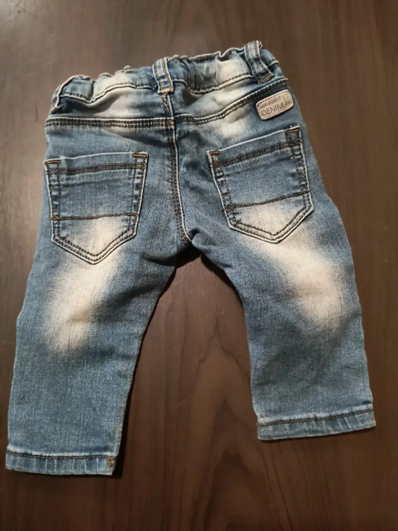 Jeans de bebé desgastados - 2