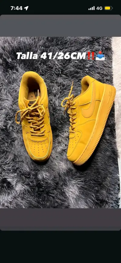 Zapatillas amarillas usadas como nuevas - miniatura 1