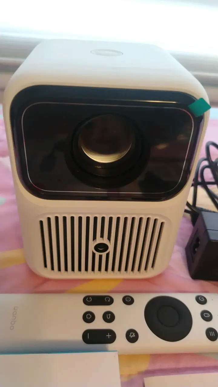 Proyector Wanbo con accesorios - 2