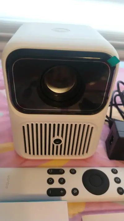 Proyector Wanbo con accesorios - miniatura 2