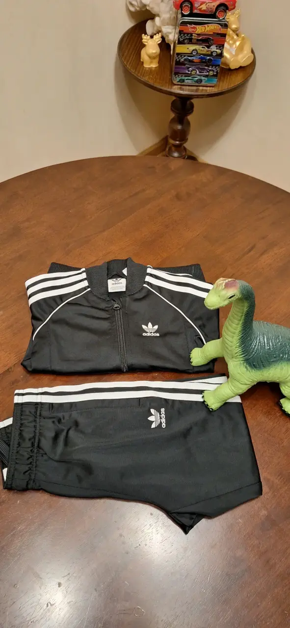 Conjunto deportivo negro Adidas con rayas - 2