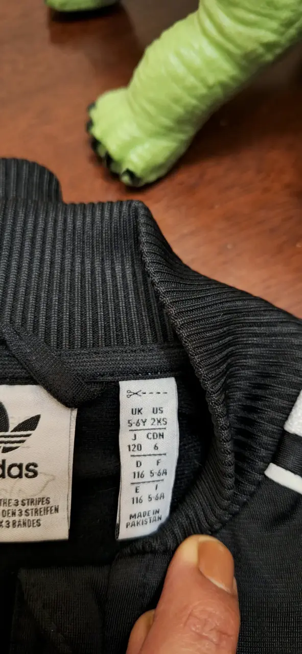 Conjunto deportivo negro Adidas con rayas - 5
