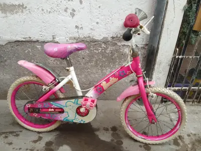 Bicicleta infantil Barbie rosada - miniatura 1