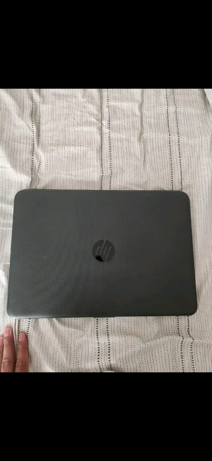 Laptop HP gris en buen estado - 1