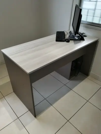 Escritorio melamina de 1.30x.0.70 MTS. - miniatura 2