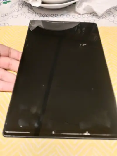 Tablet negra buen estado - miniatura 1