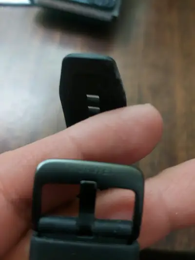 Smartwatch negro con pantalla táctil - miniatura 2