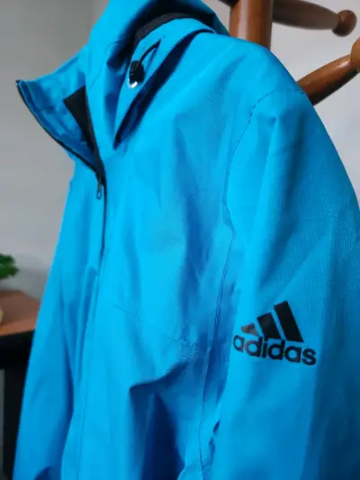 Chaqueta azul impermeable - miniatura 3