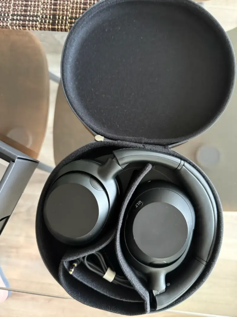 Auriculares inalámbricos negros - 1