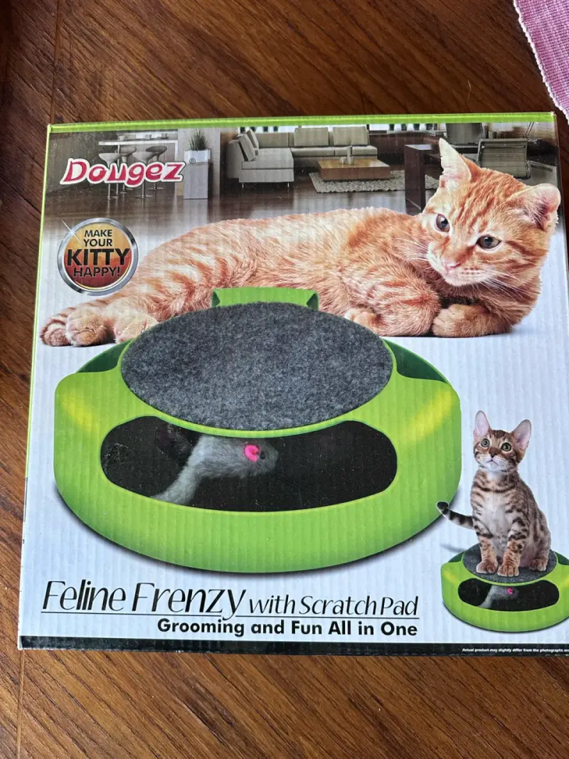 Juguete para gatos con rascador