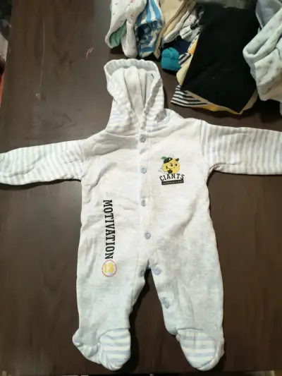 Pijama entero para bebé con capucha - miniatura 1