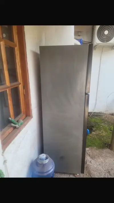 Refrigerador Libero negro con dispensador - miniatura 2