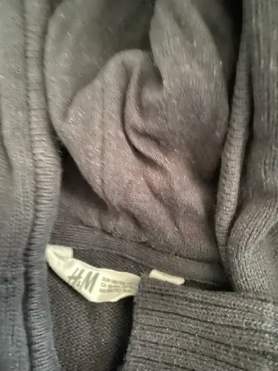 Polerón negro con capucha H&M - miniatura 2