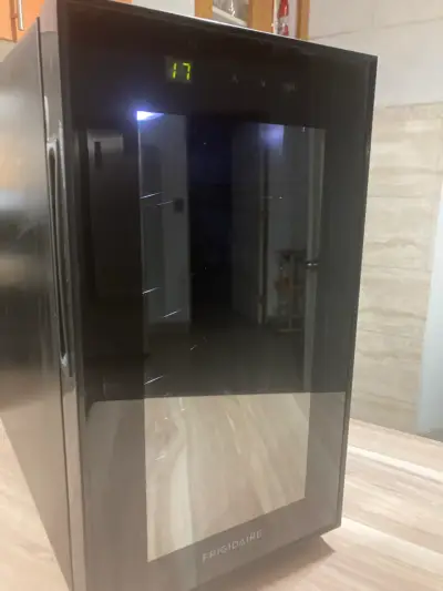 Mini refrigerador Frigidaire - miniatura 1