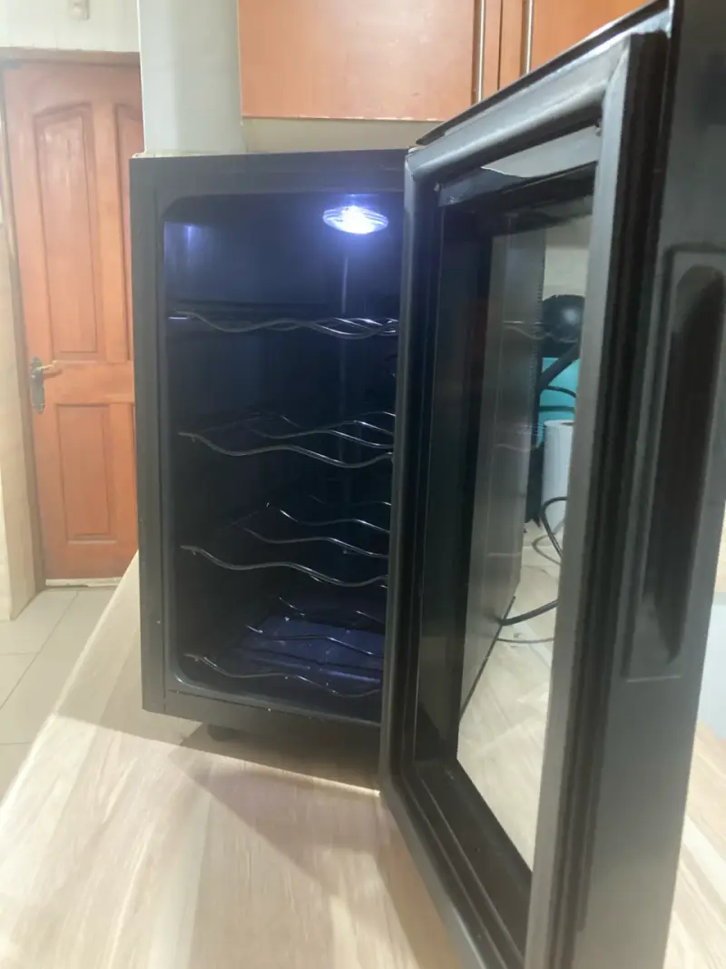 Mini refrigerador Frigidaire - 5