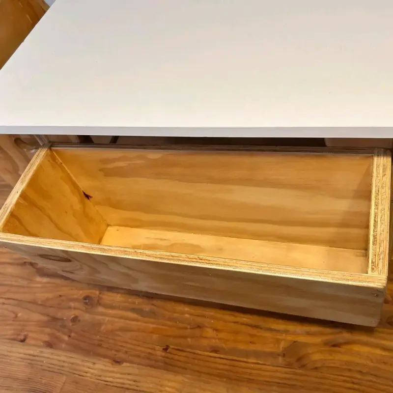 Juego de mesa y sillas de madera - 2