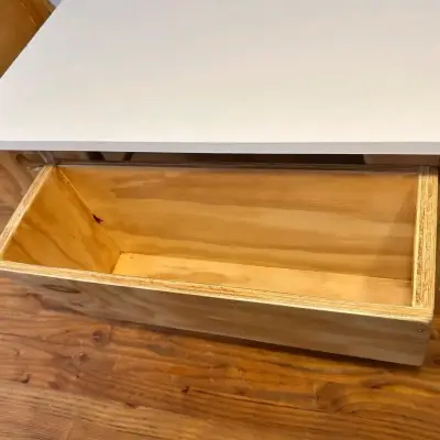 Juego de mesa y sillas de madera - miniatura 2