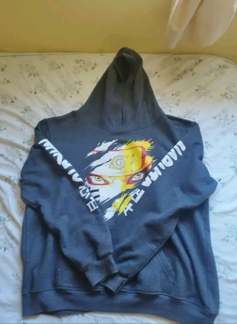 Polerón gris de Naruto