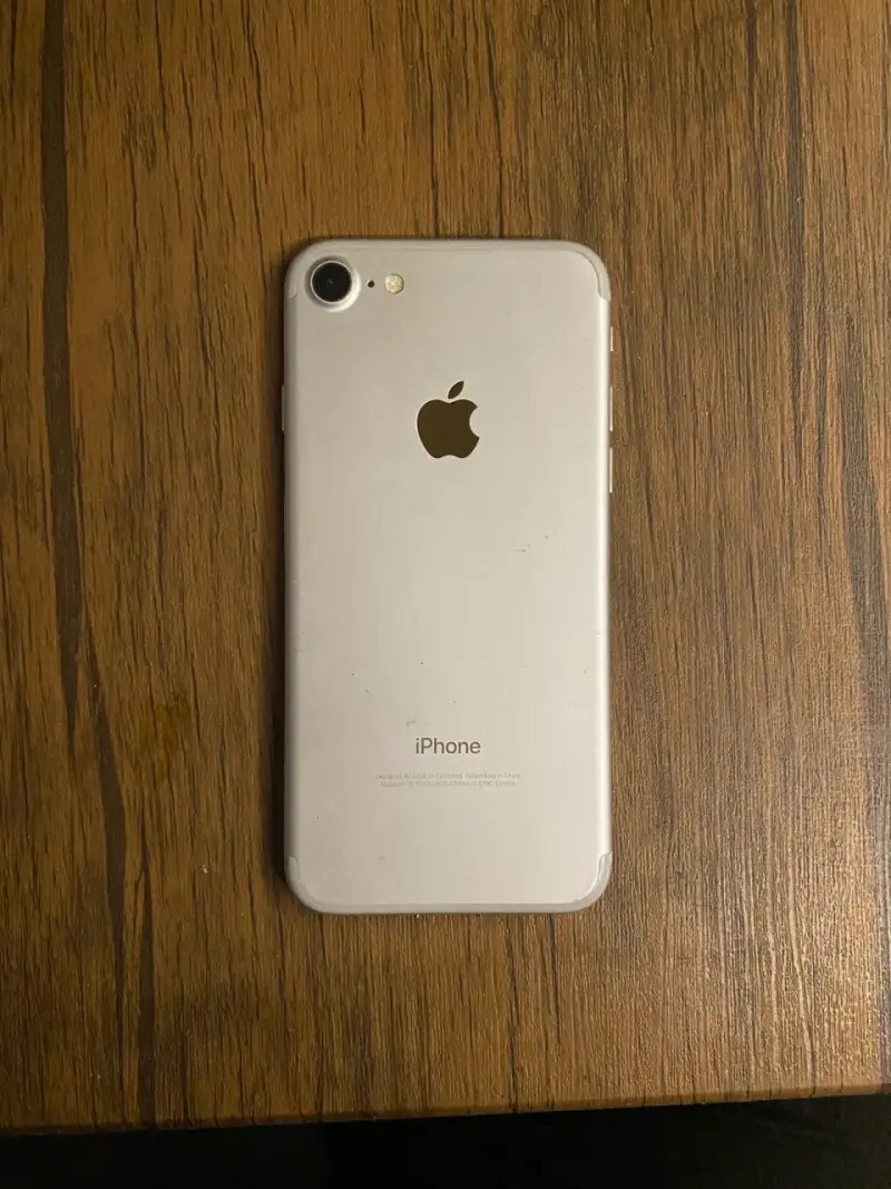 iPhone 7 32gb en buen estado - 1