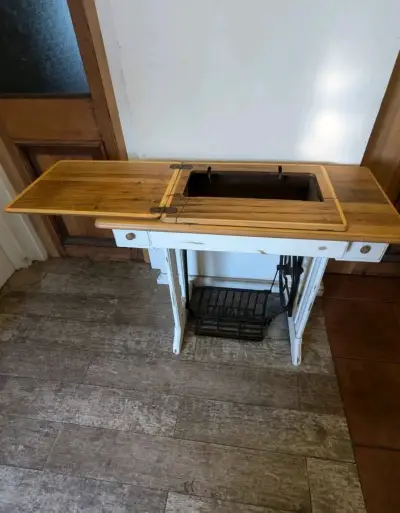 Mueble  de máquina de coser - miniatura 4