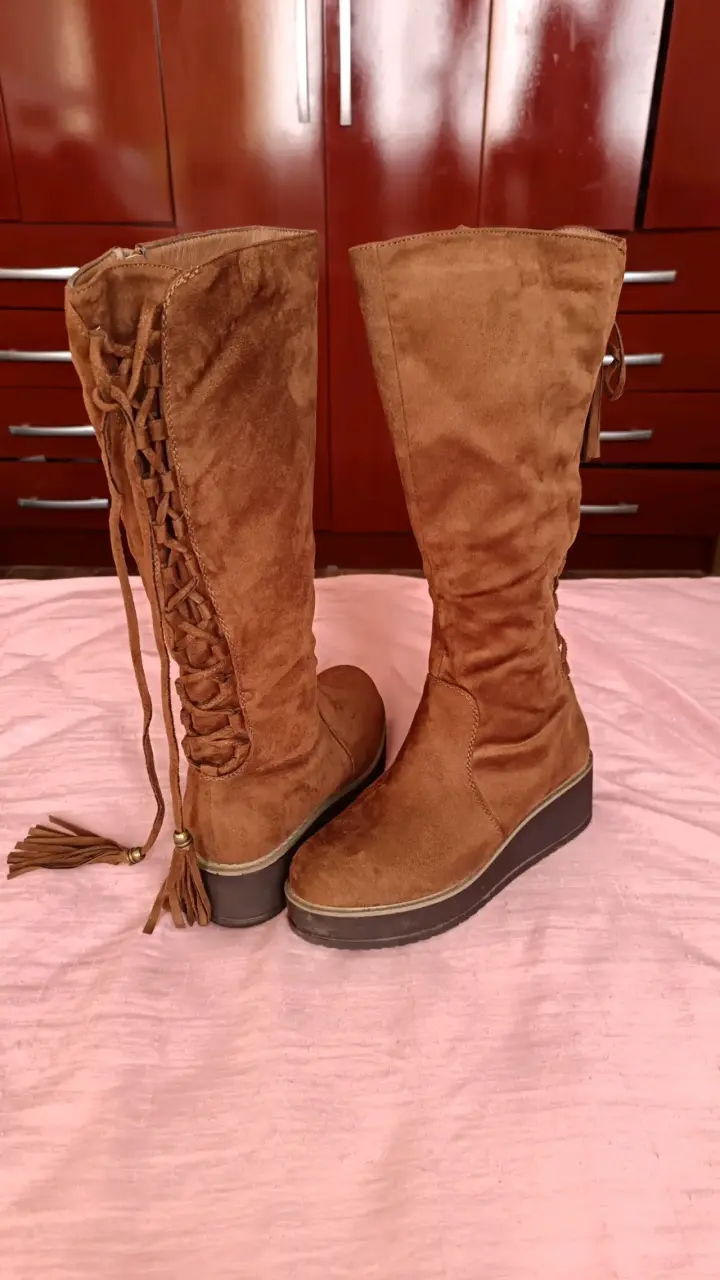 Botas altas camel con cordones