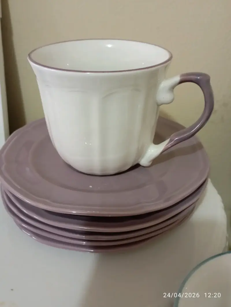 Juego de tazas y platos violeta - 1