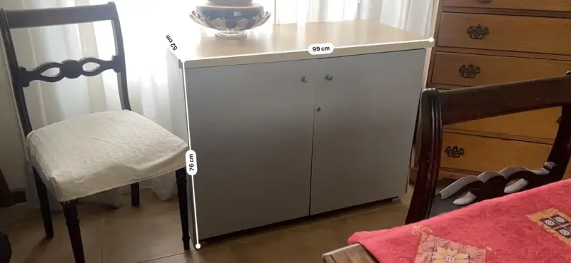 Gabinete blanco con puertas