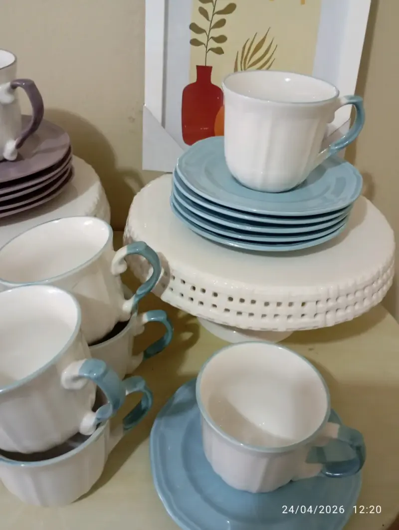 Juego de tazas y platos azul - 2