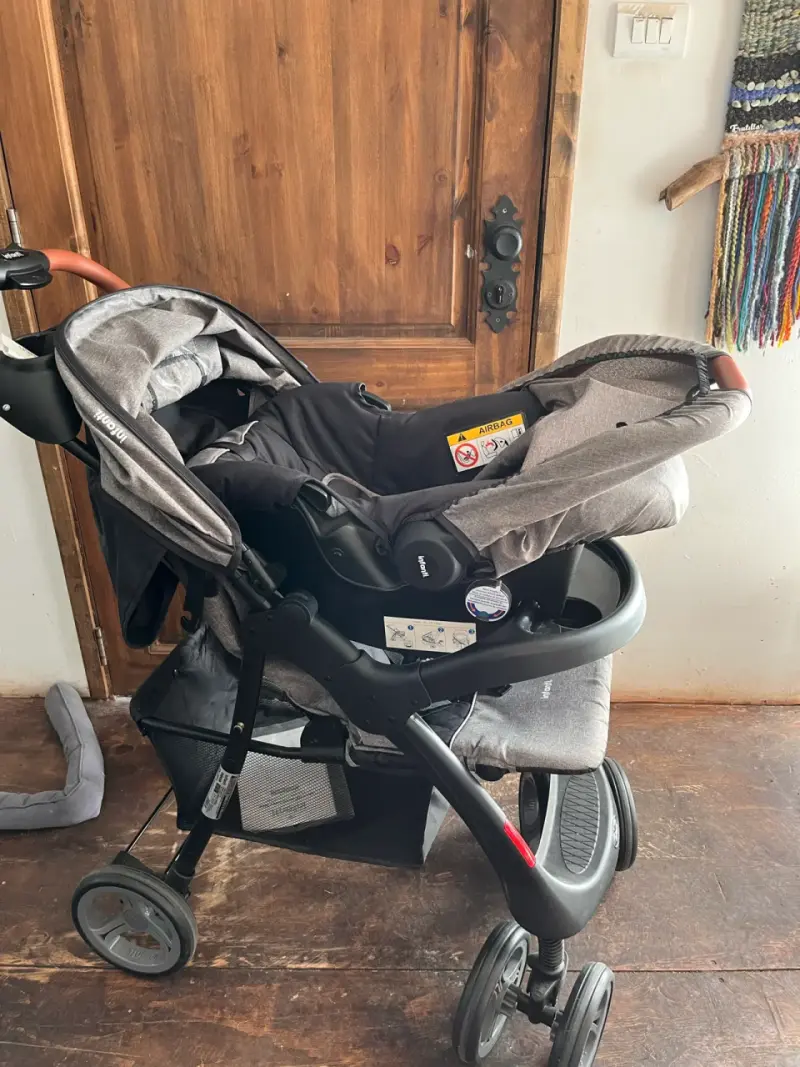 Coche para bebé gris compacto - 2
