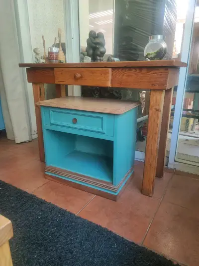Velador de madera con cajón - miniatura 2