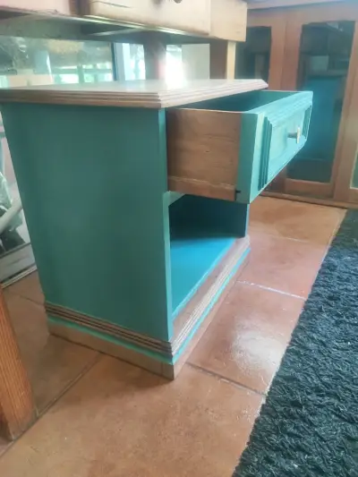 Velador de madera con cajón - miniatura 3