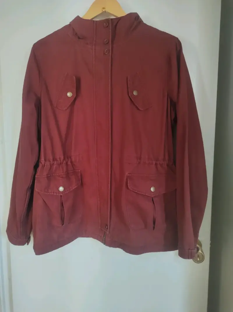 Chaqueta de entretiempo burdeos