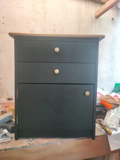 Mueble/velador con cajonera negro - miniatura 1