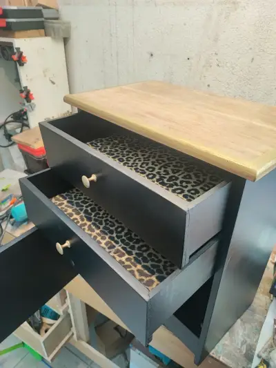 Mueble/velador con cajonera negro - miniatura 2