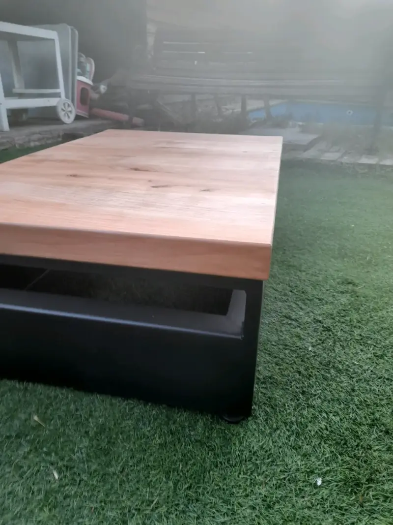 Mesa de centro de madera y metal - 1