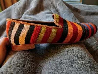 Zapato de tela multicolor, únicos e irrepetibles. - miniatura 2