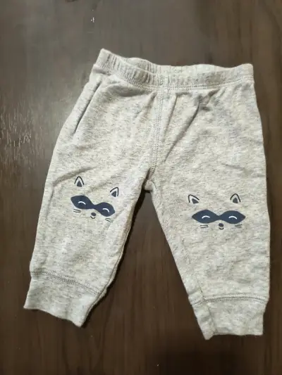 Pantalones bebé gris con mapache - miniatura 1