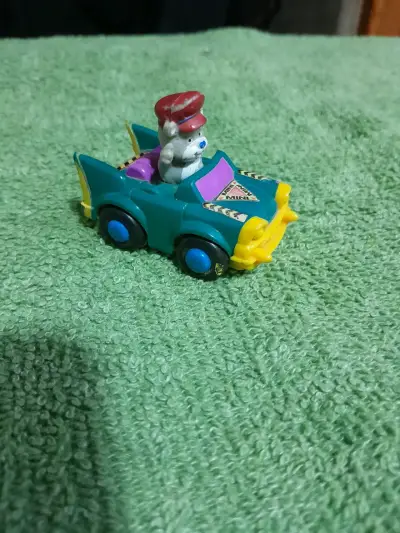 Juguete auto con figura - miniatura 1