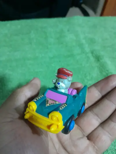 Juguete auto con figura - miniatura 2
