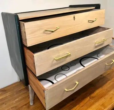 Cómoda de madera vintage - miniatura 4
